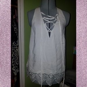 ⚠️DONATING 3/15⚠️NWT Re:named Cinch Front Scallop Lace Halter Tank